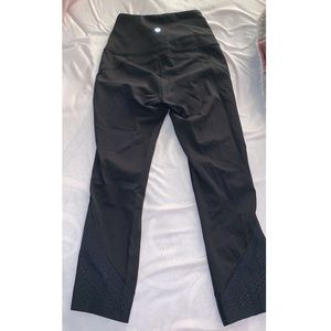 LULULEMON size 2 athletic crop leggings